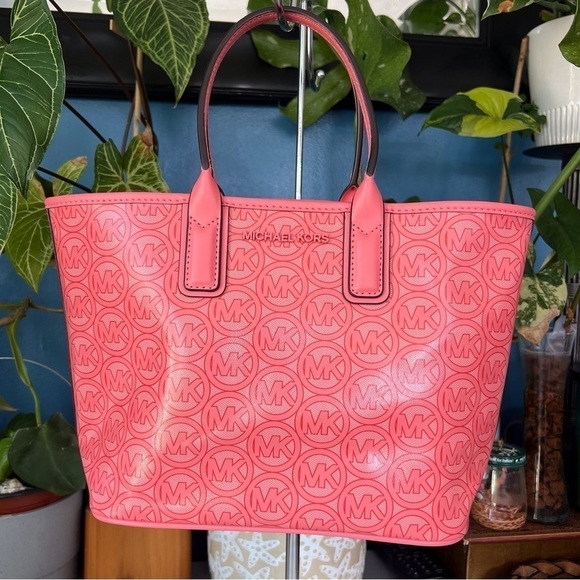 Michael Kors Jodie Jaguar Great Fruit Pink Tote - Picture 1 of 9